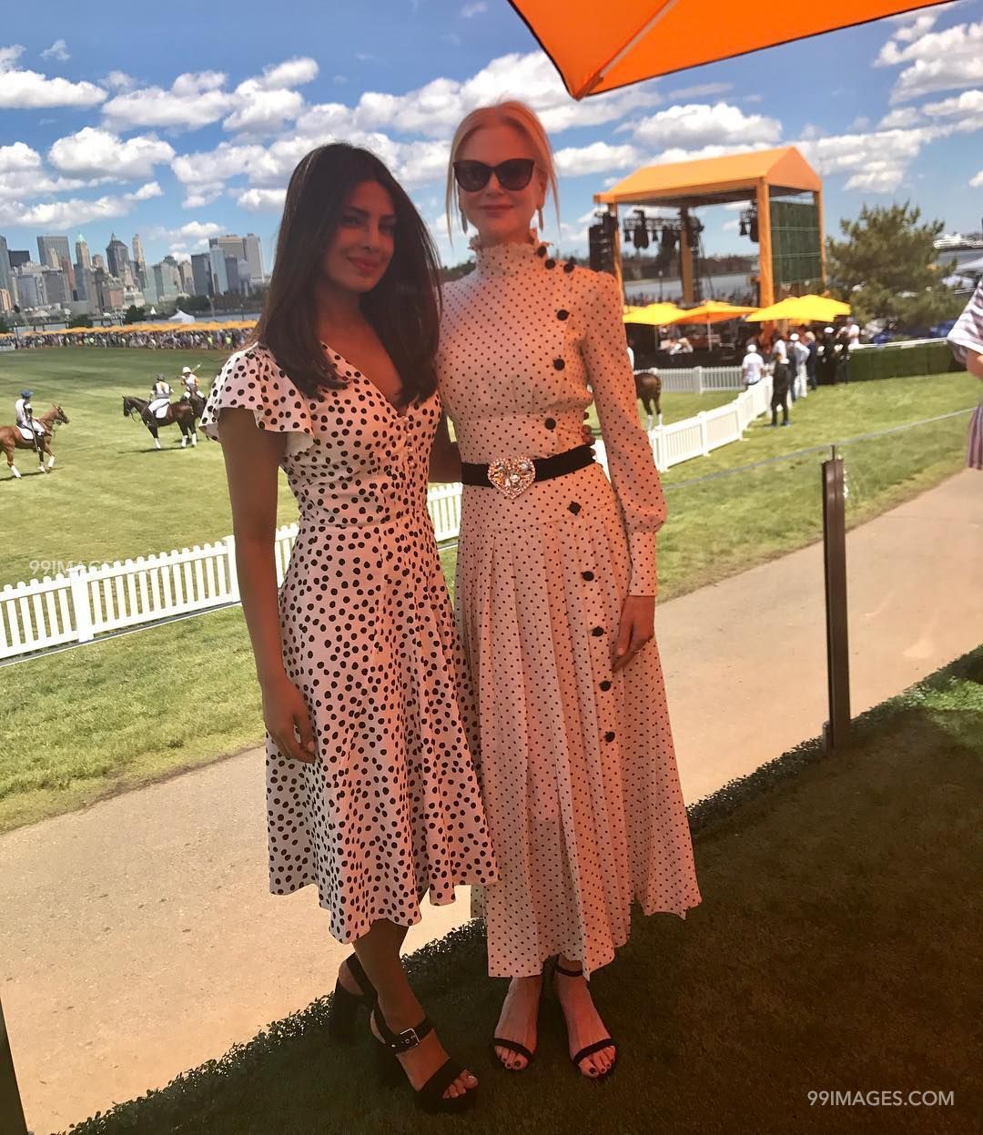 Priyanka Chopra Hot Hd Photos & Wallpapers For Mobile - Priyanka Chopra And Nicole Kidman - HD Wallpaper 