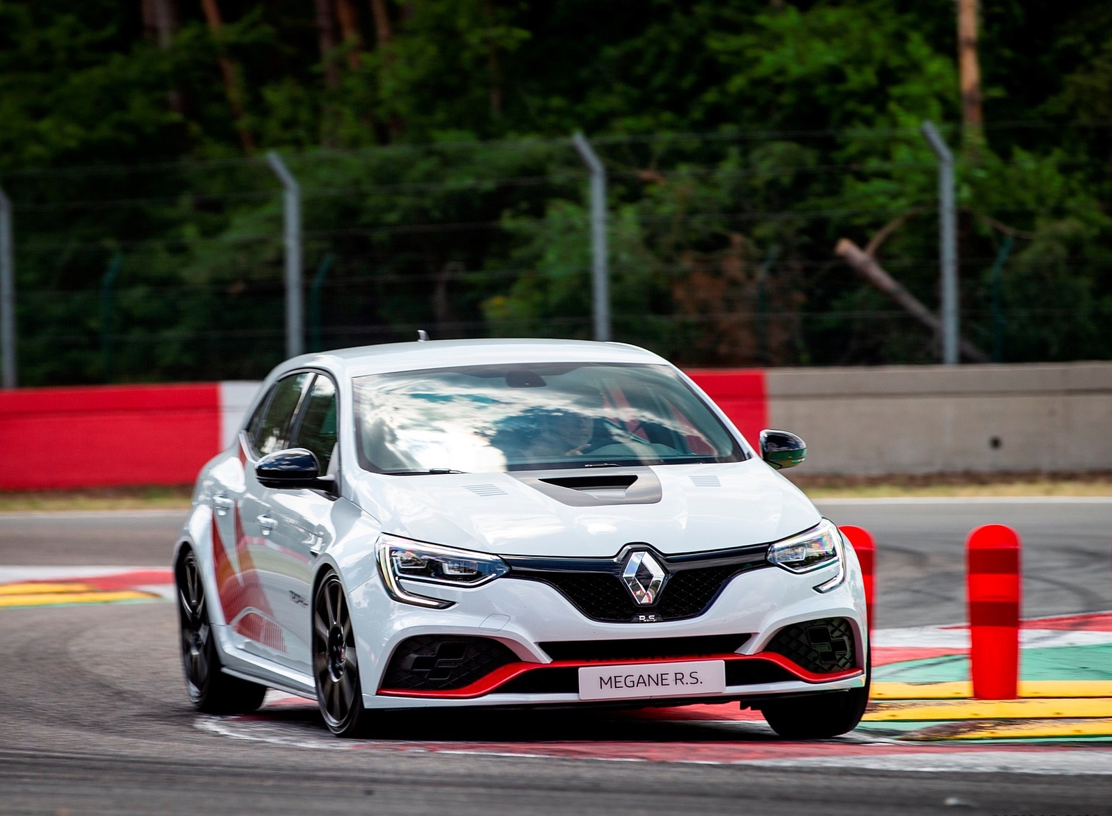 Renault Sport Wallpaper - HD Wallpaper 