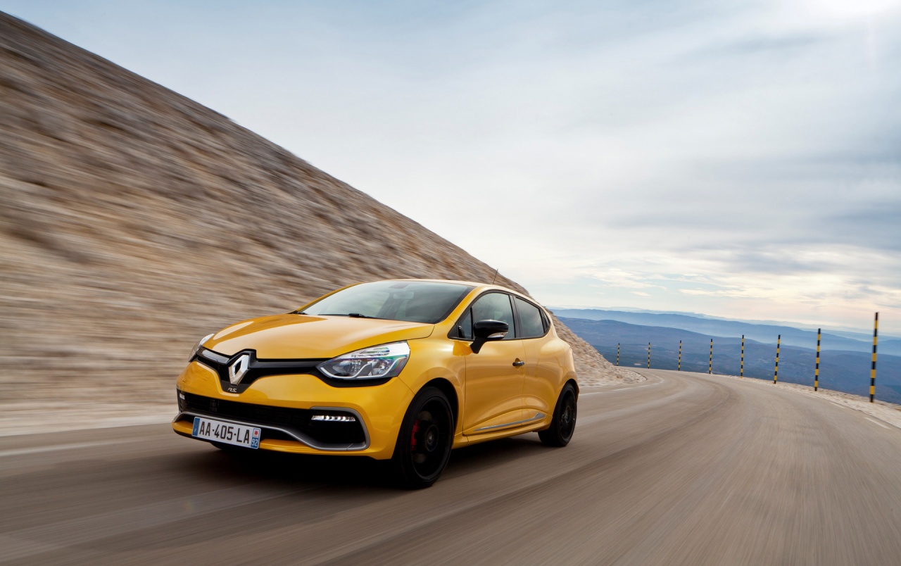 2013 Renault Clio Rs 200 Edc Motion Front Angle Wallpapers - 2013 Renault Clio Rs - HD Wallpaper 