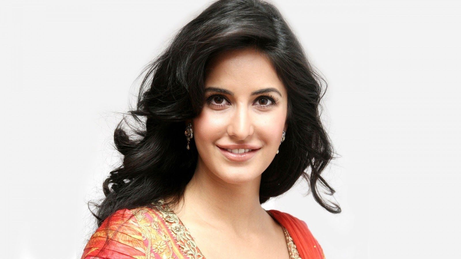 Katrina Kaif - HD Wallpaper 