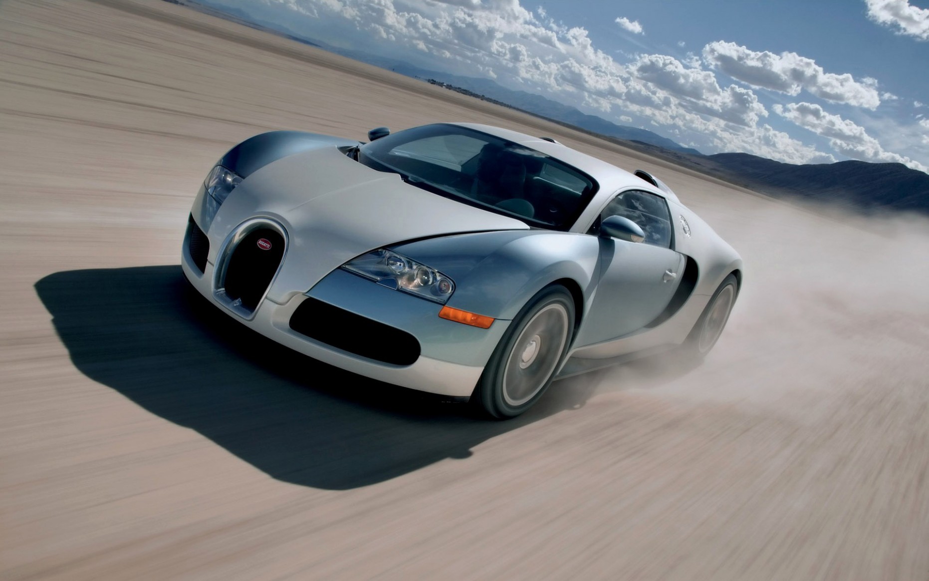 Image For Top 10 Trends In Bike And Car Wallpaper To - Bugatti Veyron - HD Wallpaper 