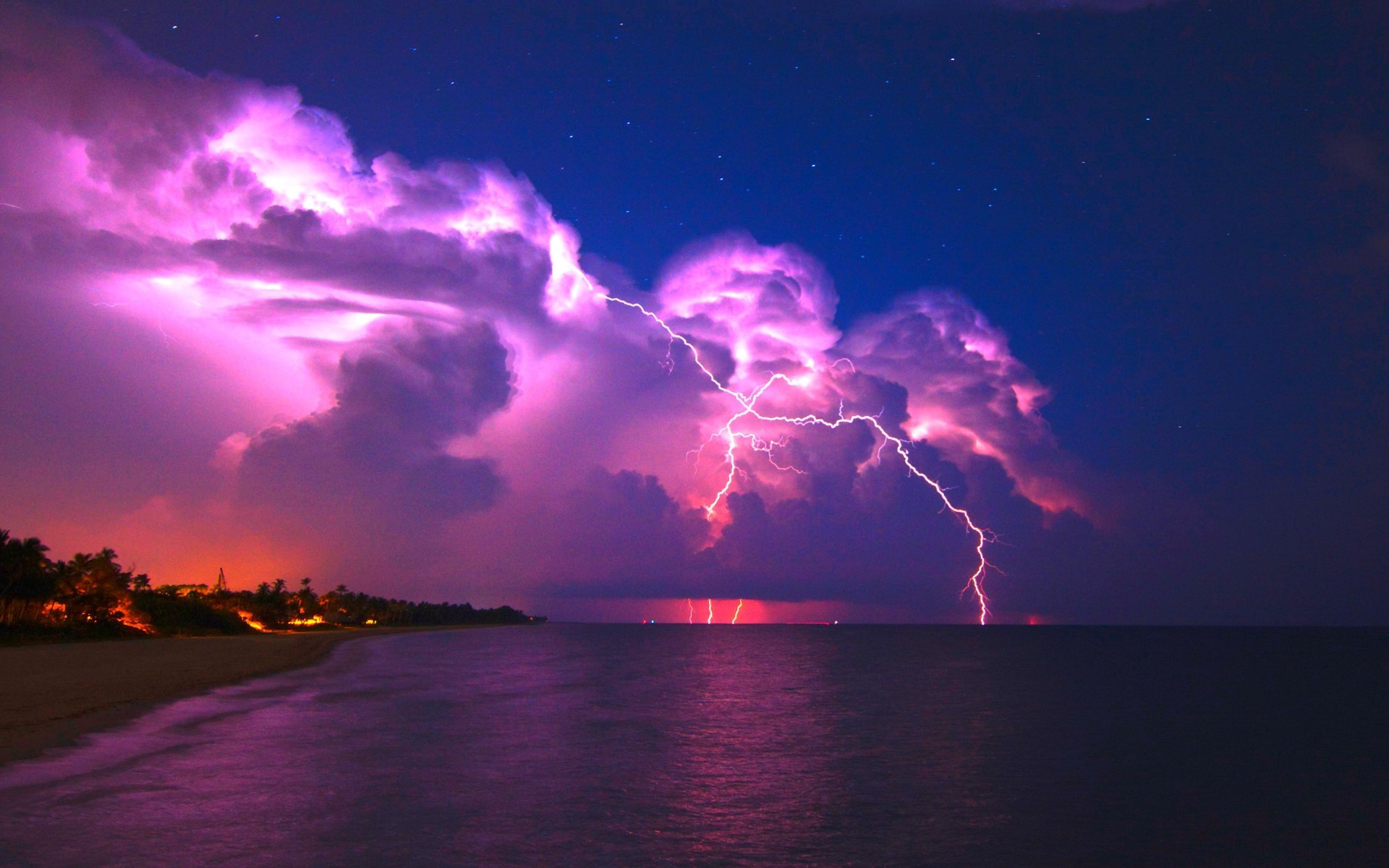 Amazing Storm Wallpaper - HD Wallpaper 