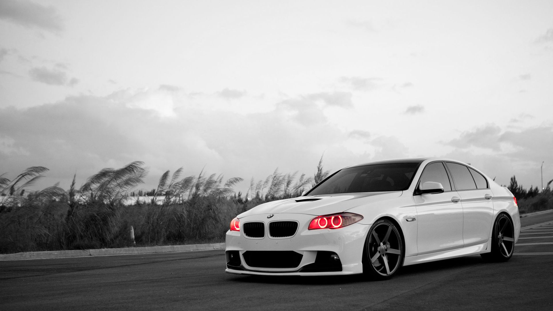 Bmw M5 Wallpaper Hd - Red Angel Eyes Bmw - HD Wallpaper 