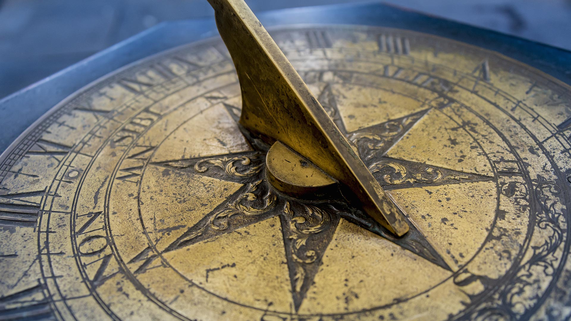 Antike Sonnenuhr - 43n5000 Samsung - HD Wallpaper 