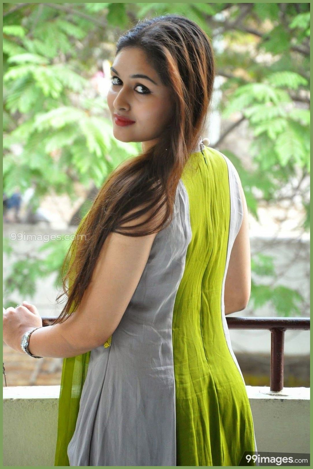 Prayaga Martin Hot Sexy - HD Wallpaper 