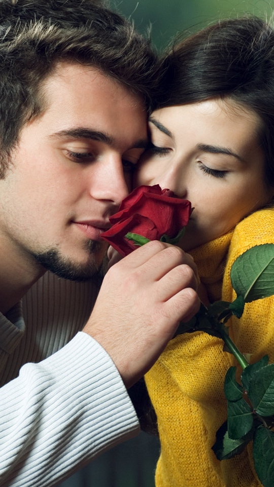 Wallpaper Couple, Romance, Love, Roses, Hugs - Couple Romantic Wallpaper  Download - 540x960 Wallpaper 