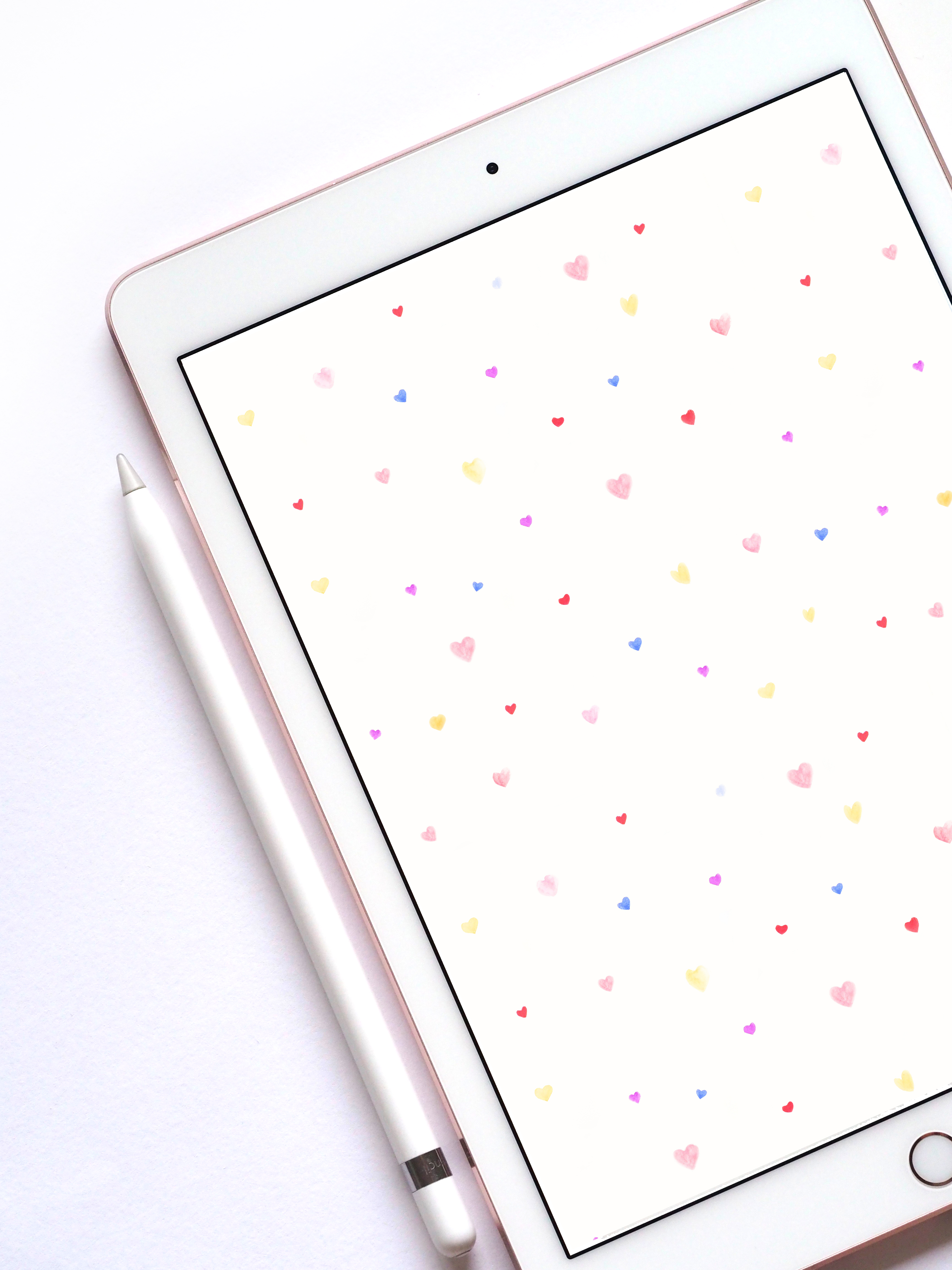 Close Up Of An Ipad Displaying A Watercolor Hearts - Watercolour Wallpaper For Ipad - HD Wallpaper 