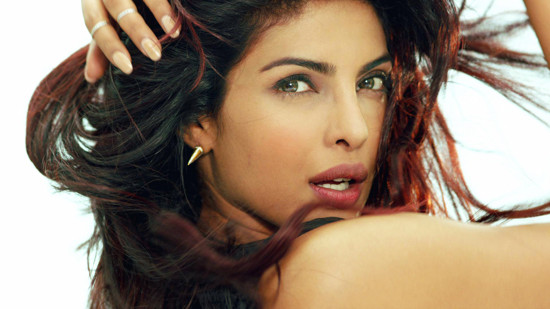 Priyanka Chopra Wallpaper - HD Wallpaper 