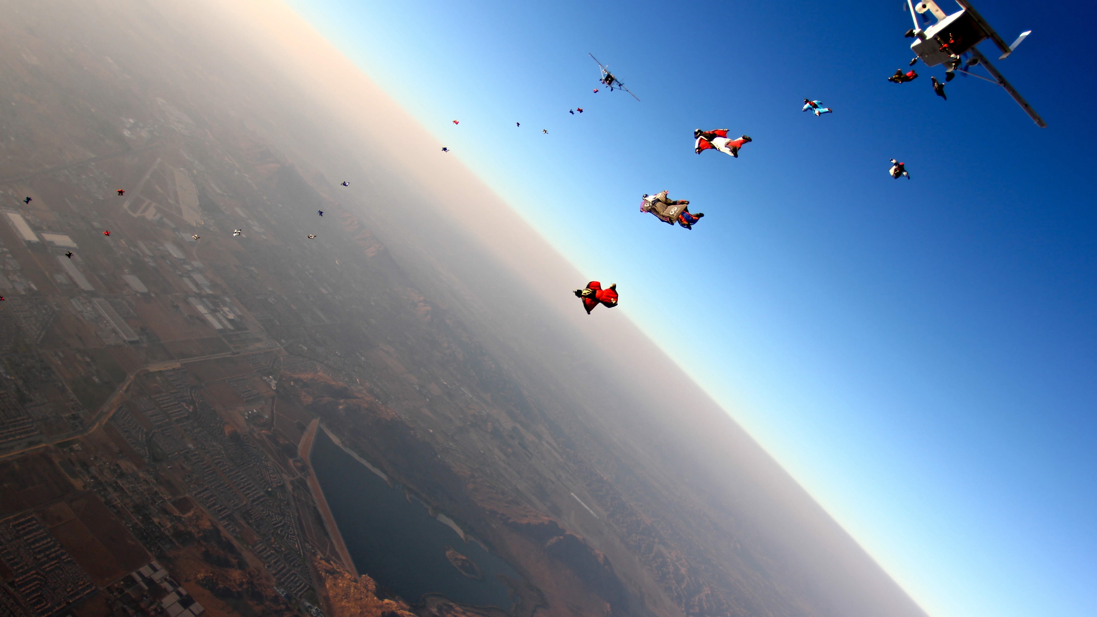 Wallpaper Jumpers, Jump, Fly, Airplane, City - Jump From Airplane Hd - HD Wallpaper 