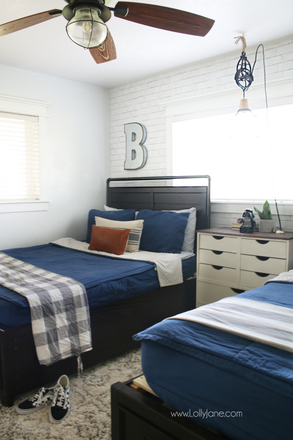 Look At This Easy Stick Wallpaper In This Boys Vintage - Peel And Stick Wallpaper For Boys Bedroom - HD Wallpaper 