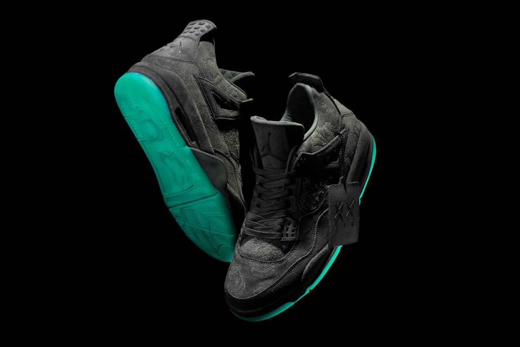 Kaws X Air Jordan - Air Jordan 4 Kaws - HD Wallpaper 