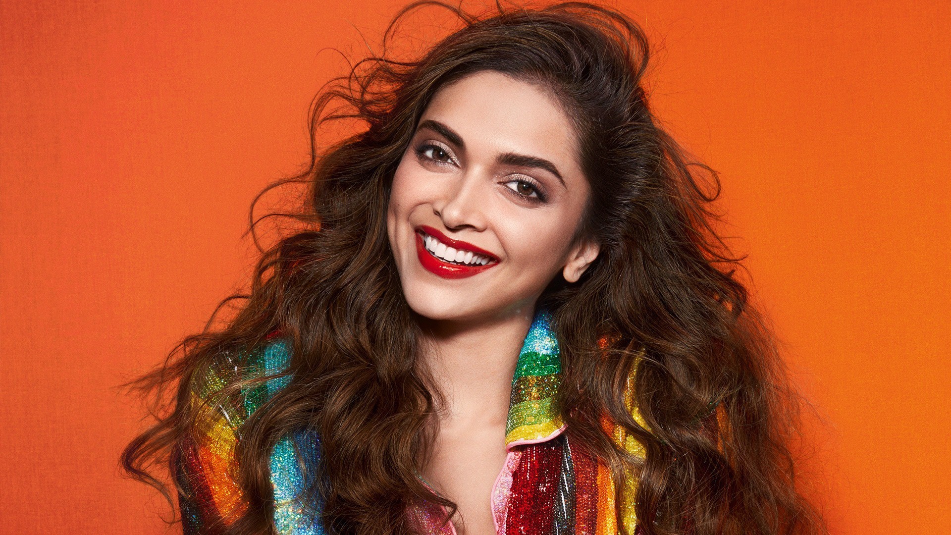 Deepika Padukone Cute Smile Hd Wallpaper - Vogue India Deepika Padukone 2018 - HD Wallpaper 