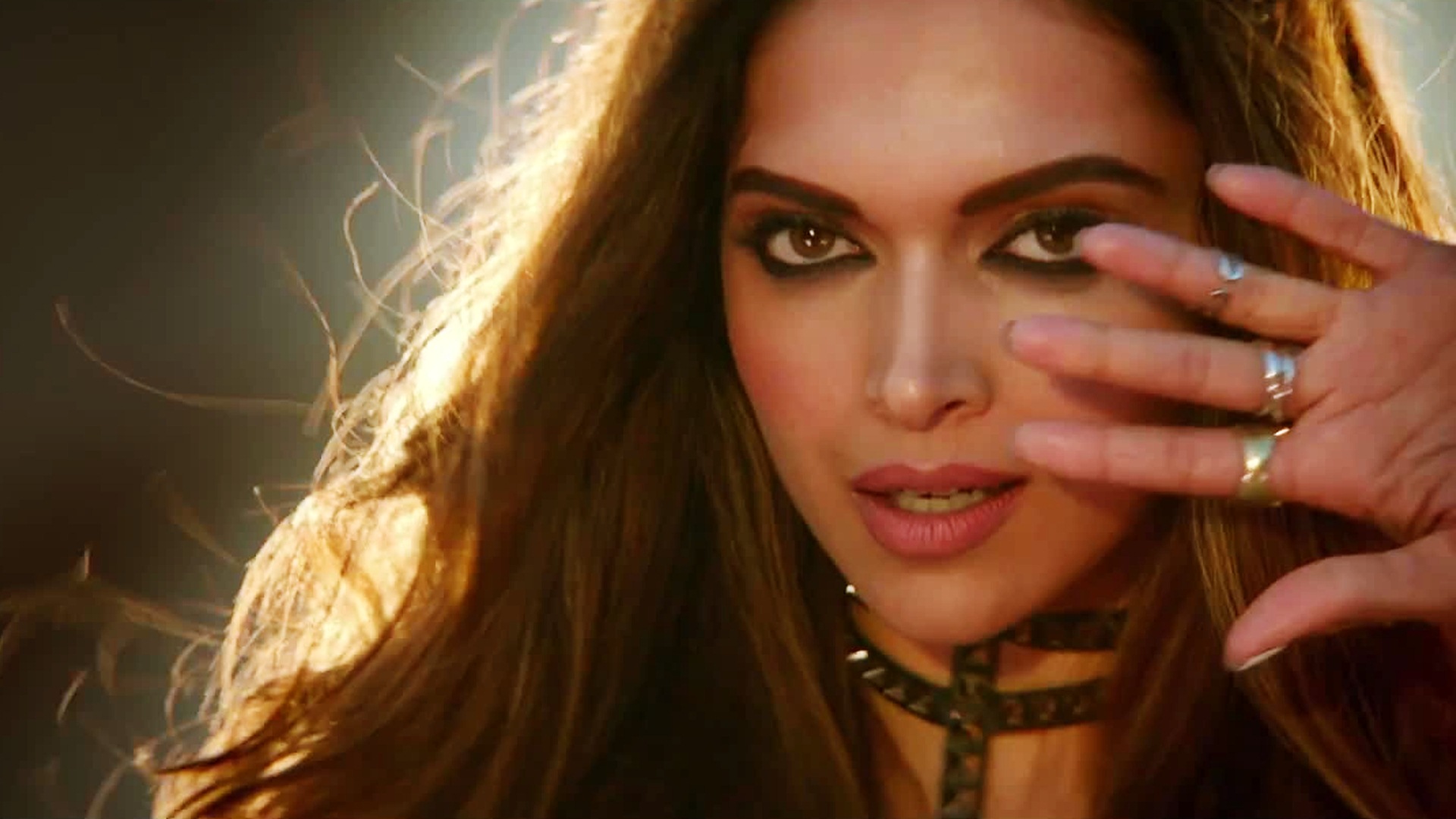 Deepika Padukone Hd Wallpaper - Deepika Padukone Facebook Cover - HD Wallpaper 