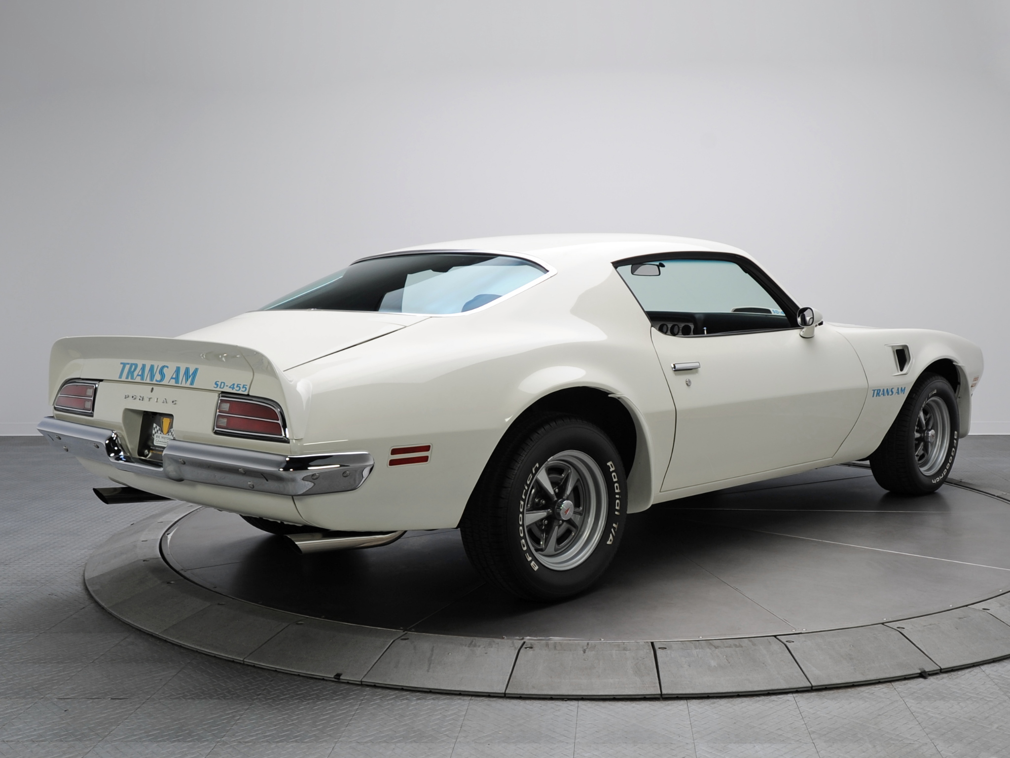 Pontiac Firebird - HD Wallpaper 