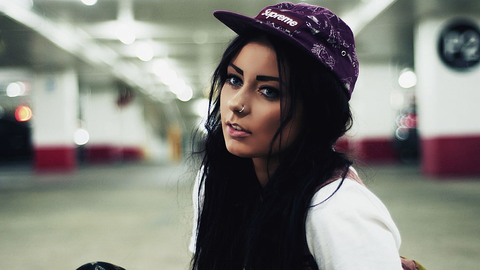 Woman In White Shirt Wearing Purple Supreme Fitted - 5 Panel Cap Women - HD Wallpaper 