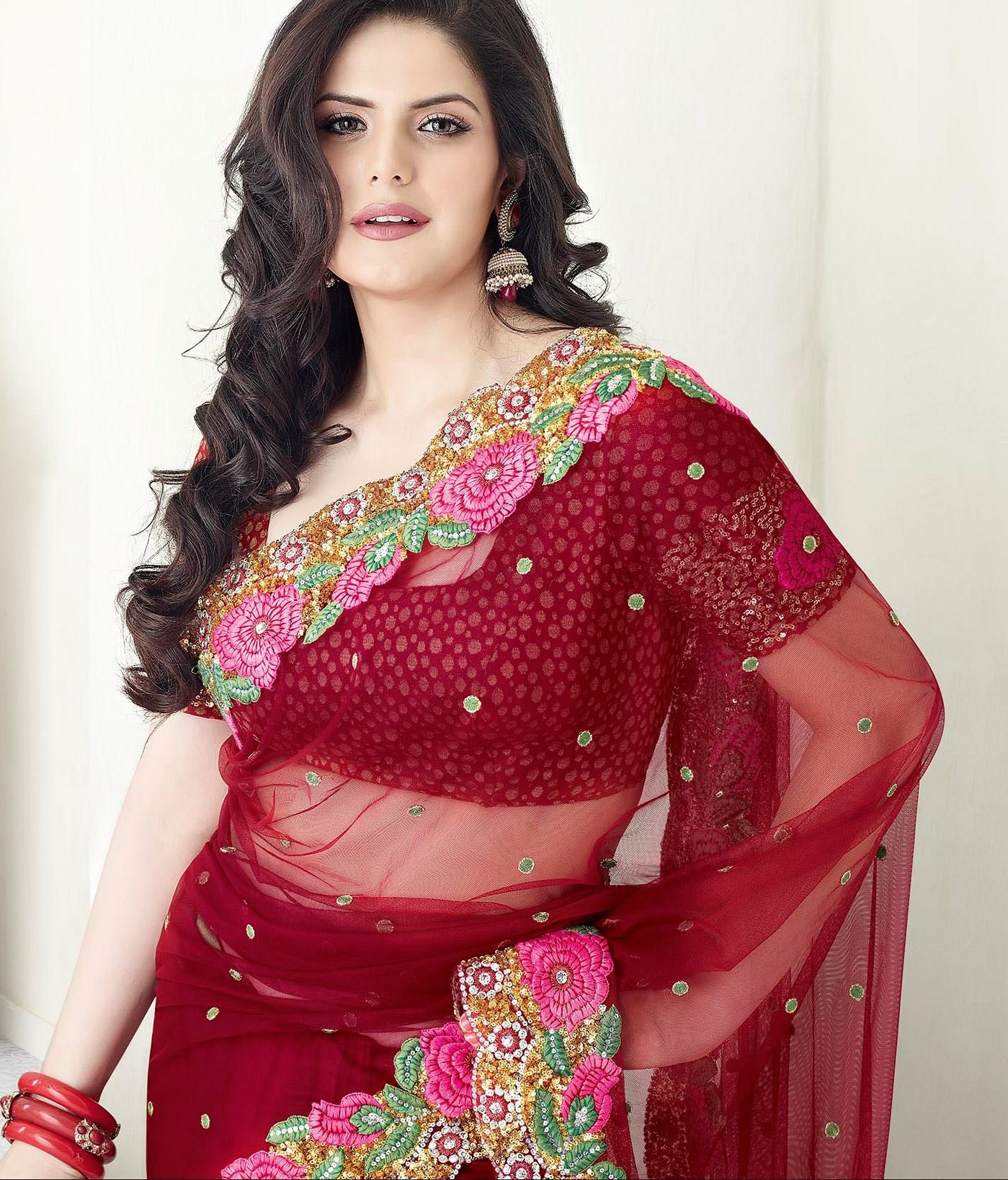 Zarine Khan Sari Wallpapers - Saree With Short Blouse - HD Wallpaper 