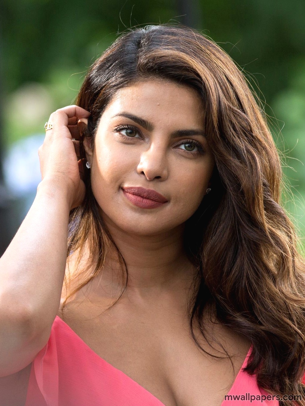 Priyanka Chopra Hd Quality Wallpapers - Priyanka Chopra In Cinema - HD Wallpaper 