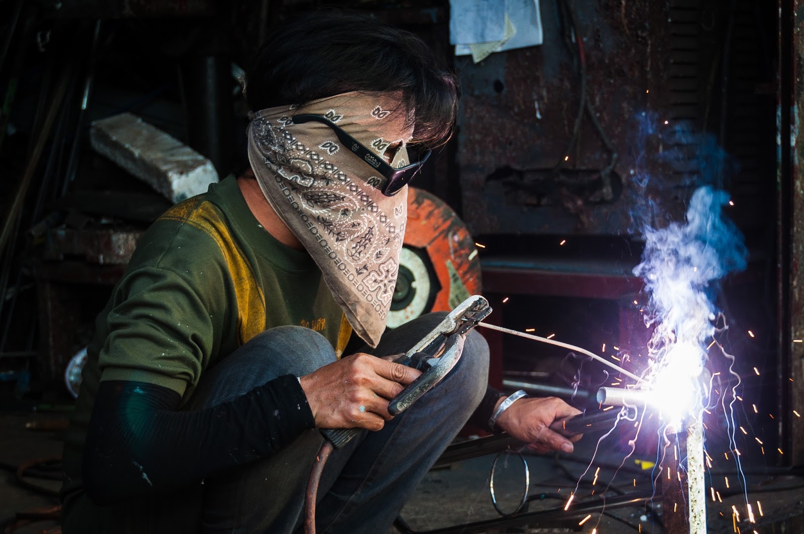 Professional Welder - HD Wallpaper 