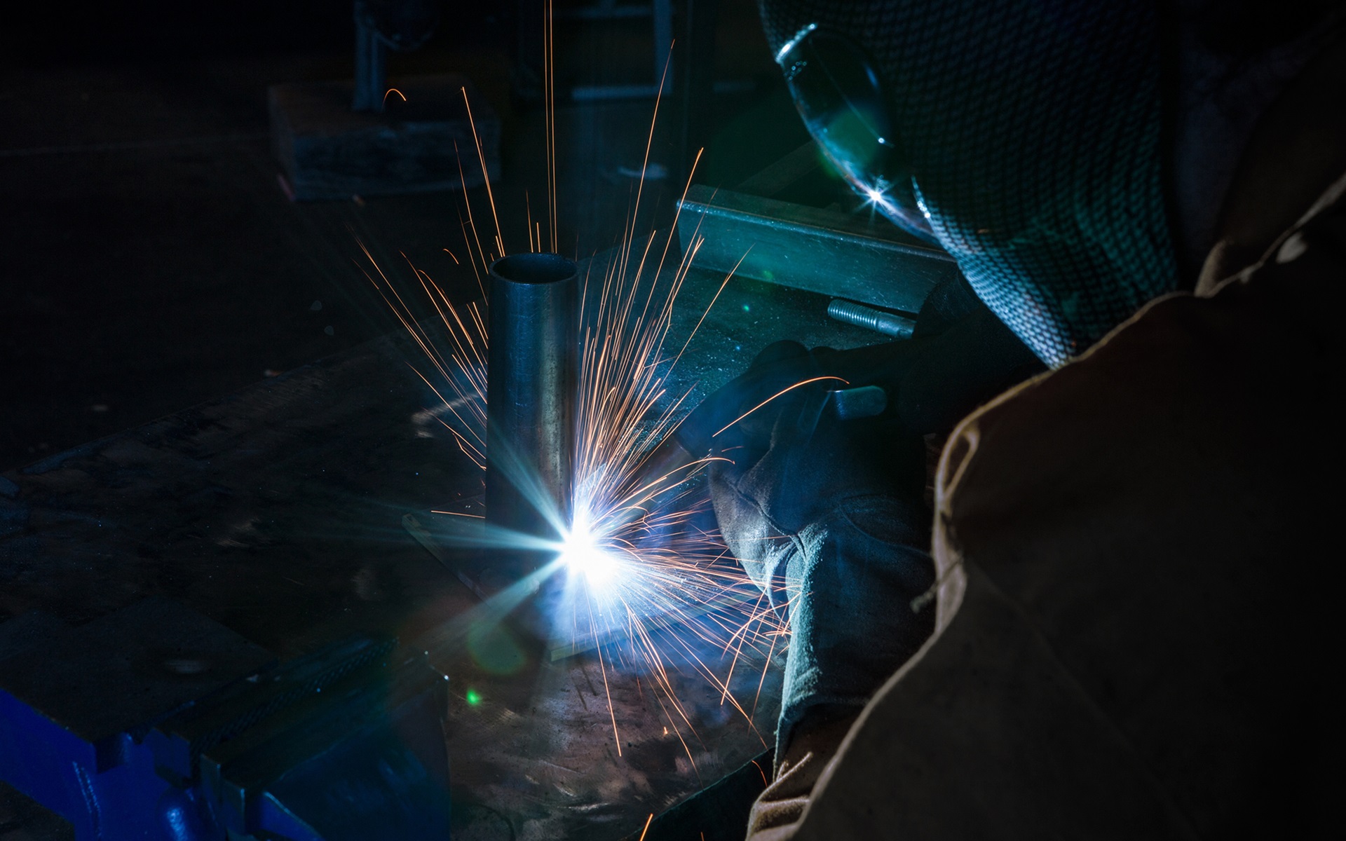 Wallpaper Welder, Sparks, Glare, Worker - Welder - HD Wallpaper 