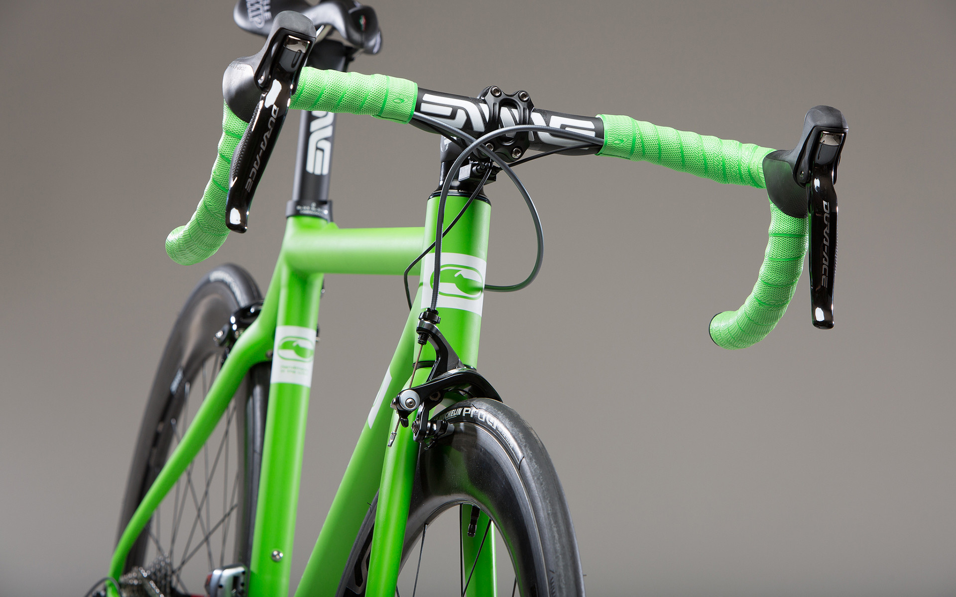 Green Bicycle Wallpaper 
 Data Src Amazing Road Biking - Cyclo-cross Bicycle - HD Wallpaper 