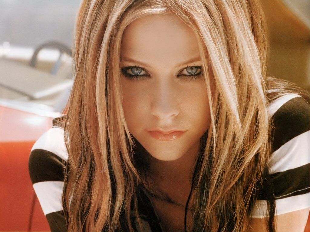 Avril Lavigne - HD Wallpaper 