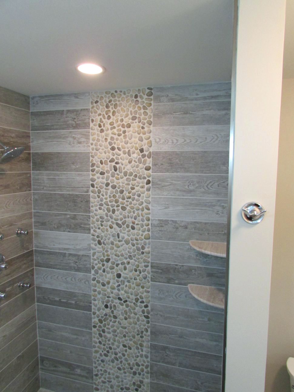 Gray Wood Look Tile Shower - HD Wallpaper 