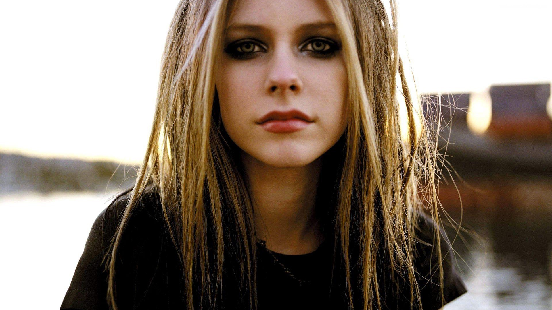 12 Hot Avril Lavigne Wallpapers - Avril Lavigne - HD Wallpaper 