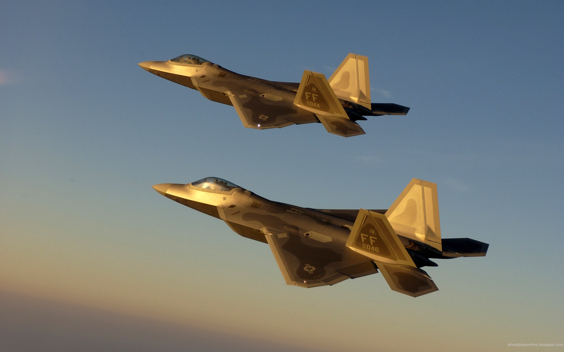 Golden Jet Fighter Planes Wallpaper - HD Wallpaper 
