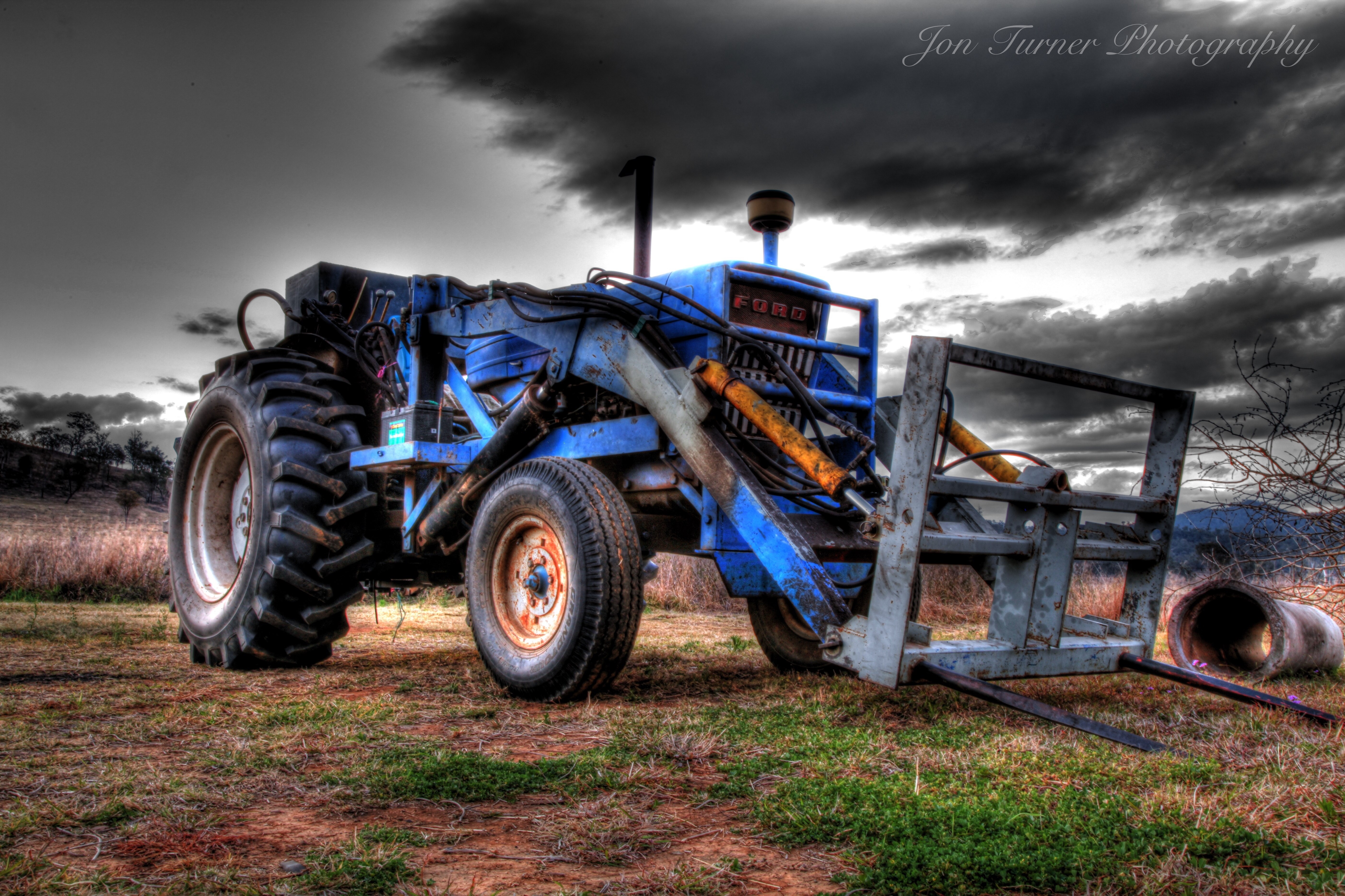 Ford Tractor Wallpaper - Old Ford Tractor - HD Wallpaper 