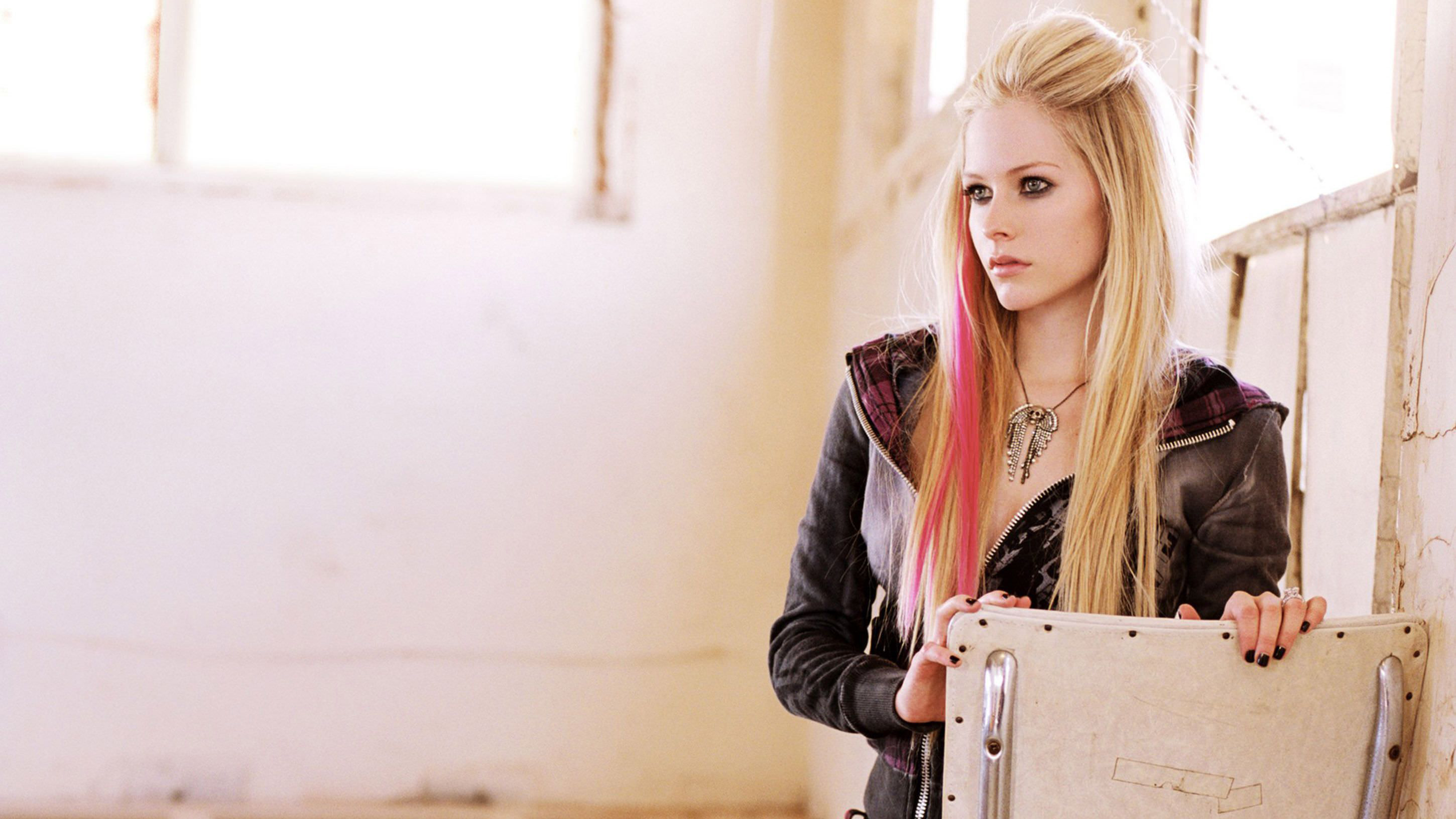 Avril Lavigne Wallpaper 4k - HD Wallpaper 