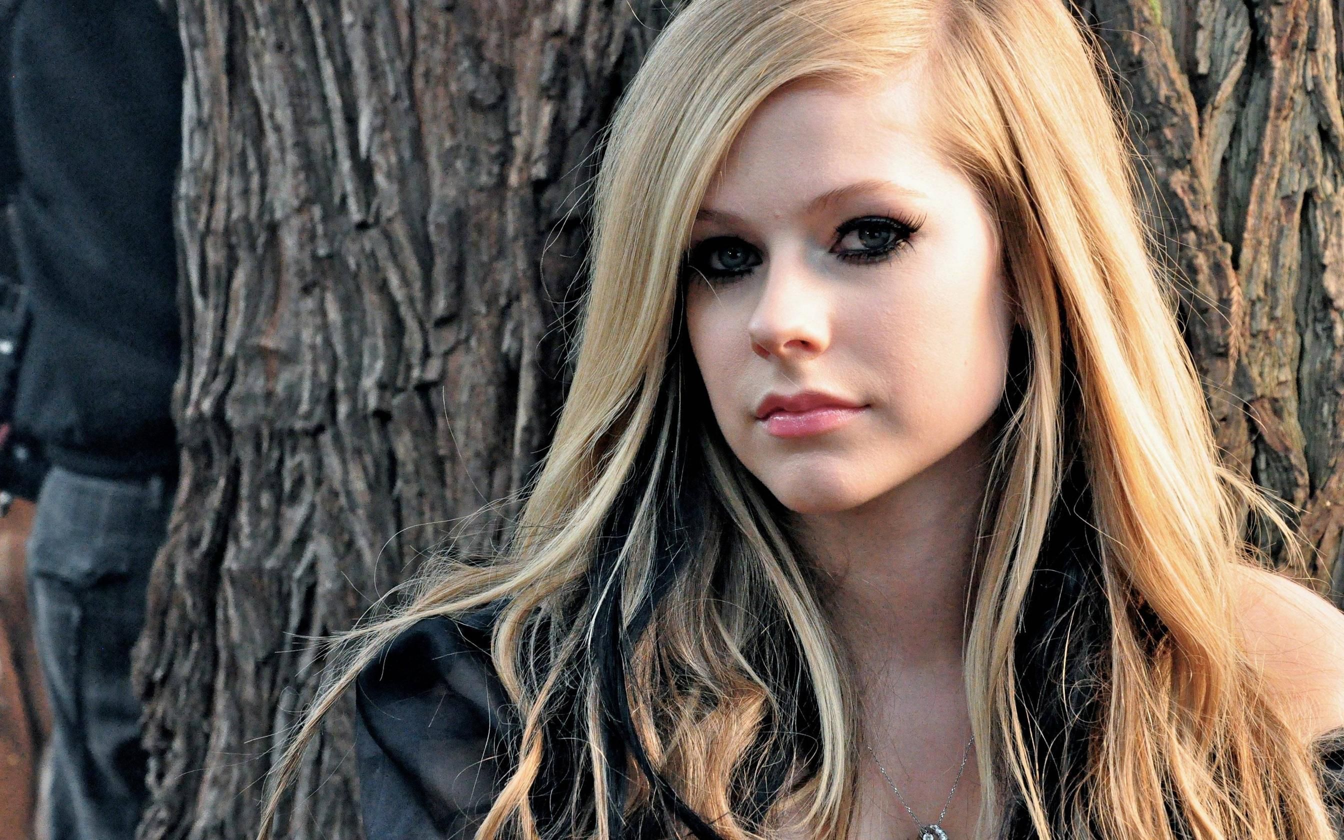 Avril Lavigne - HD Wallpaper 