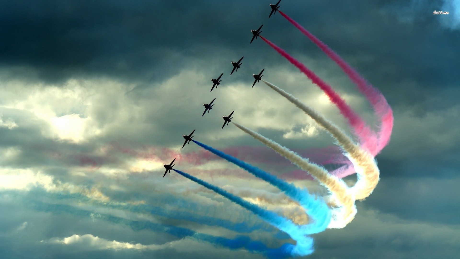 Red Arrows Heart Display - HD Wallpaper 