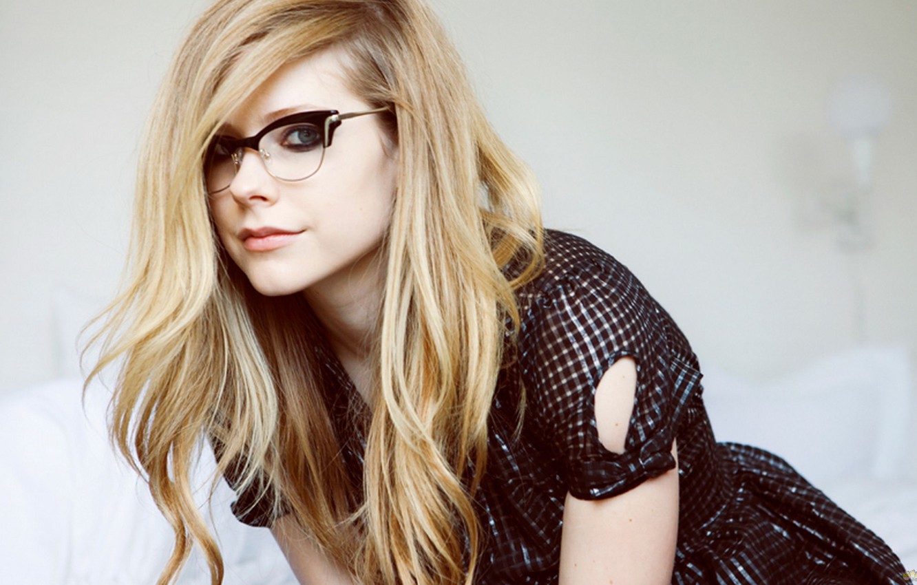 Photo Wallpaper Music, Glasses, Singer, Avril Lavigne - Avril Lavigne - HD Wallpaper 