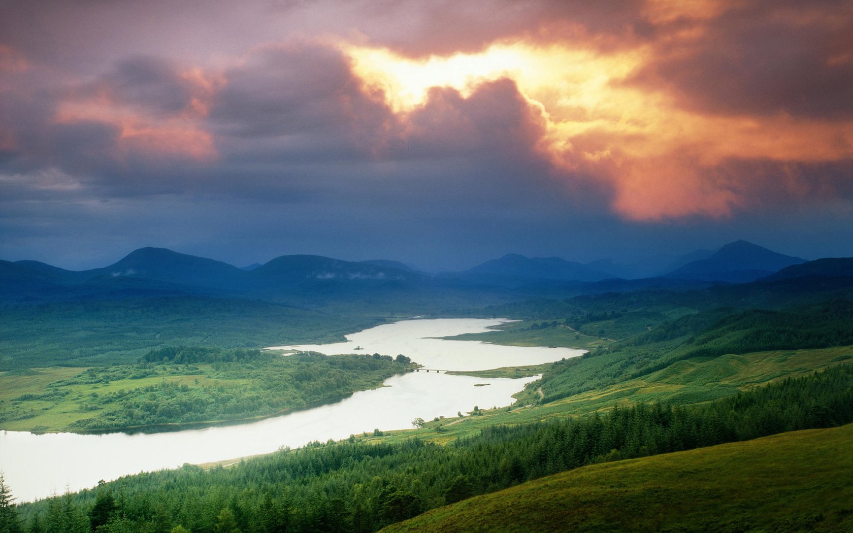 Scotland S Gary Lake Wallpaper - Fantastic Pictures Of Nature - HD Wallpaper 