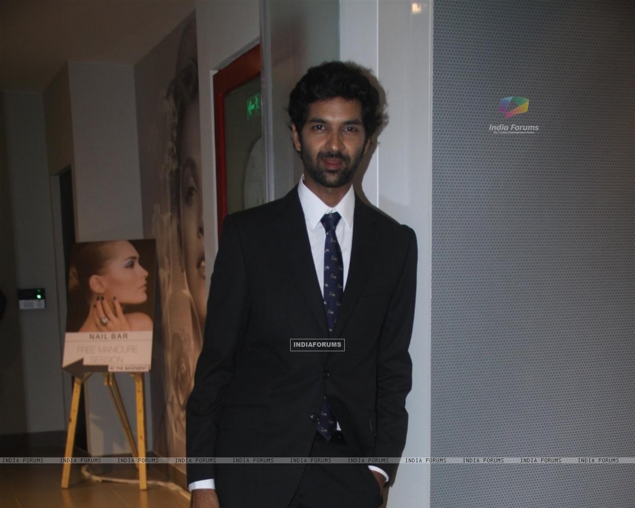 Formal Wear - HD Wallpaper 