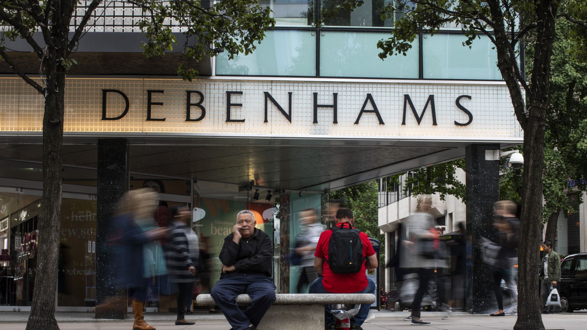 Debenhams Currently Has 240 Stores In Over 25 Countries - Debenhams And House Of Fraser - HD Wallpaper 