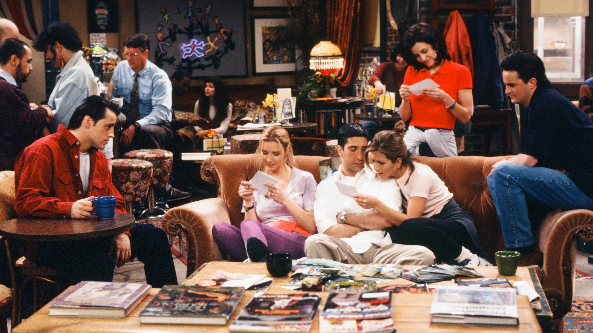 In Filarakia Central Perk[1] 
 Data Src Cool Friends - Friends Hd Wallpapers For Pc - HD Wallpaper 