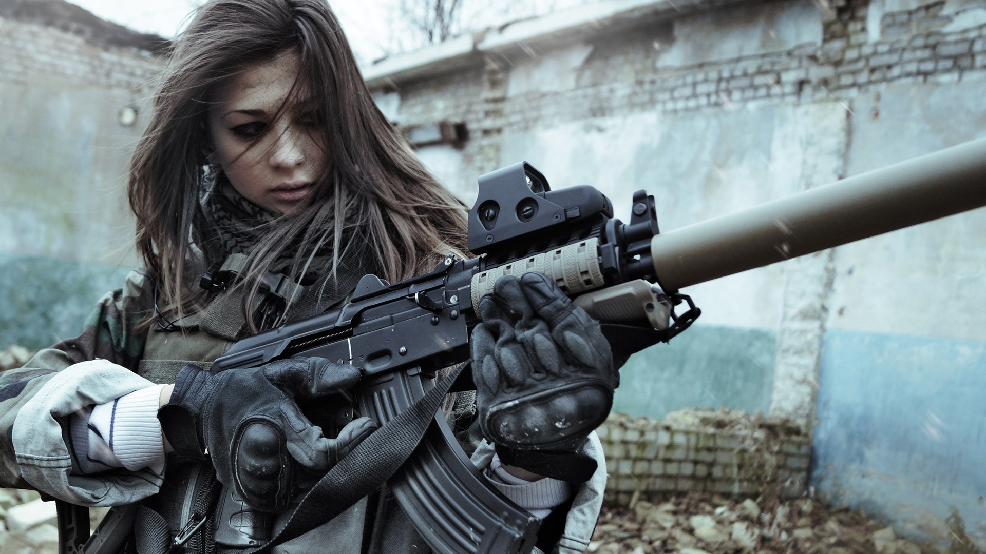 Girl And Gun - HD Wallpaper 