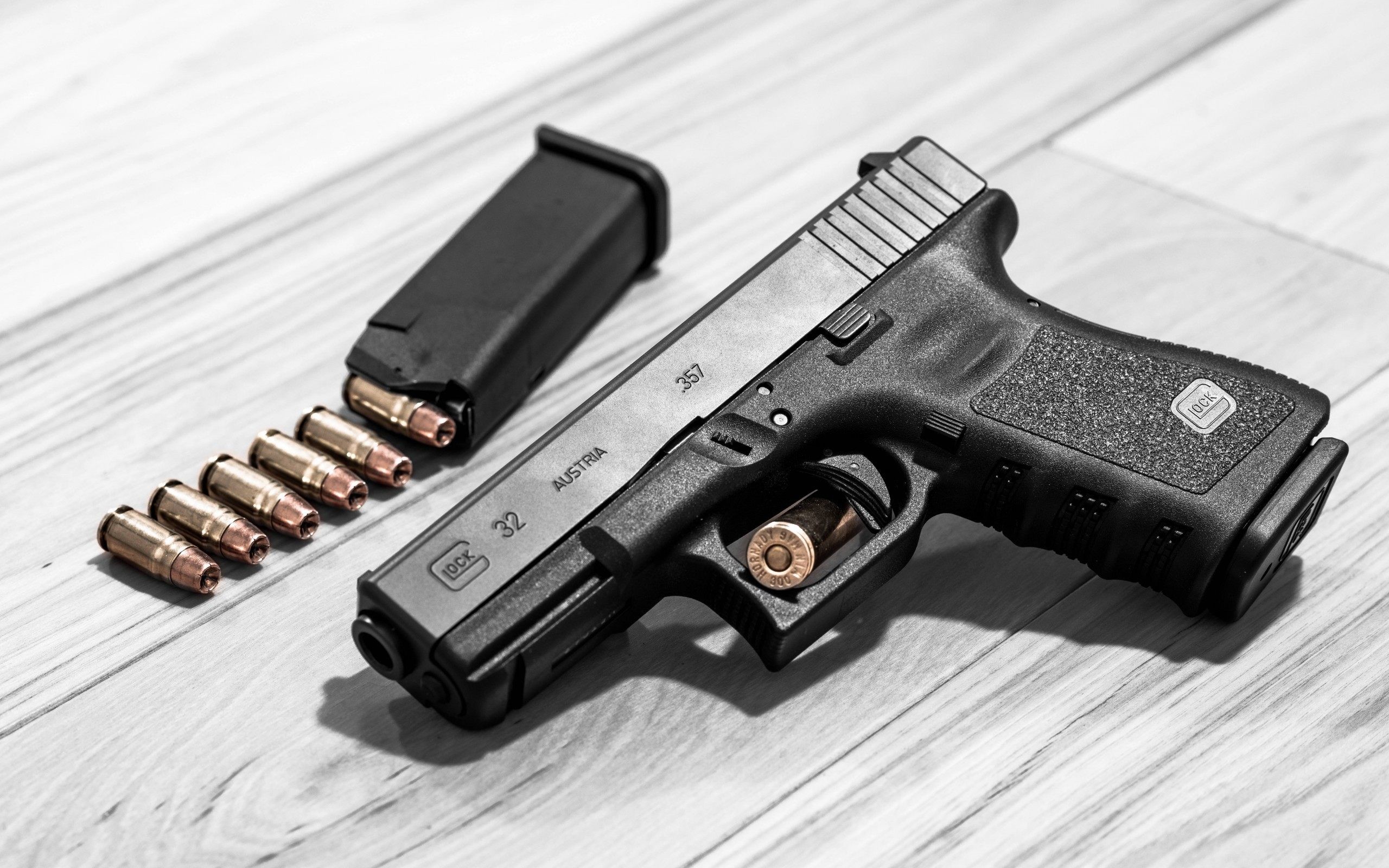 2560x1600, 1941 Weapons Hd Wallpapers Backgrounds Wallpaper - Glock 32 - HD Wallpaper 