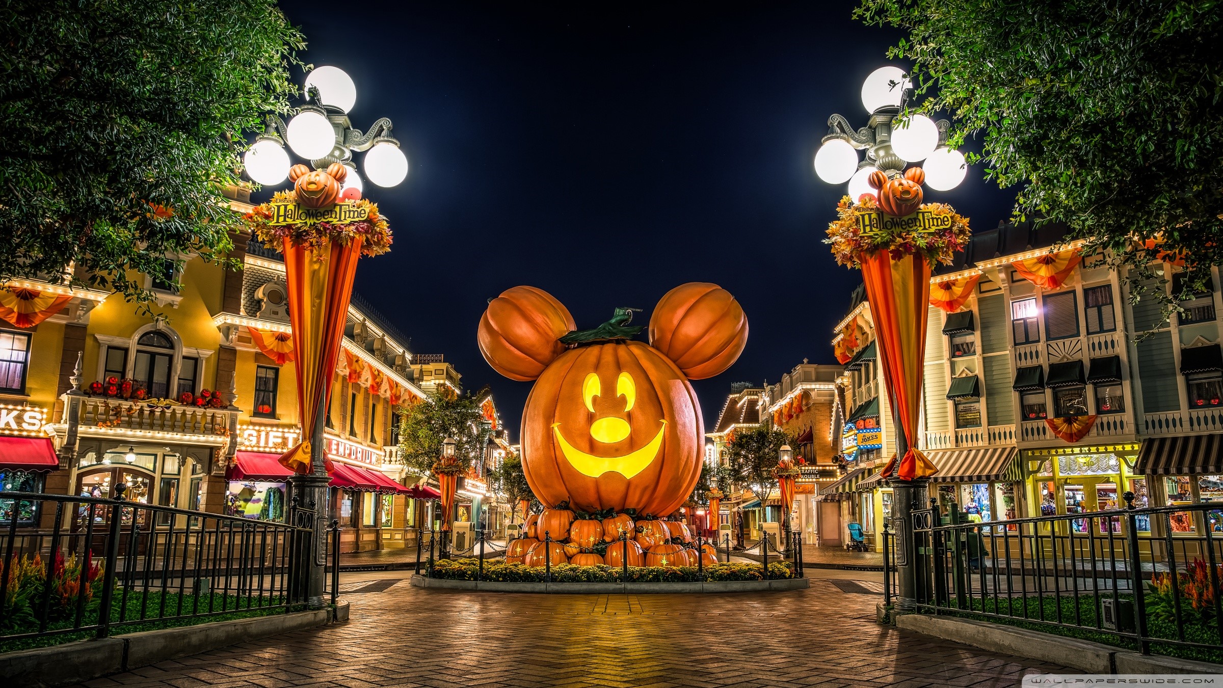Disneyland Halloween - HD Wallpaper 