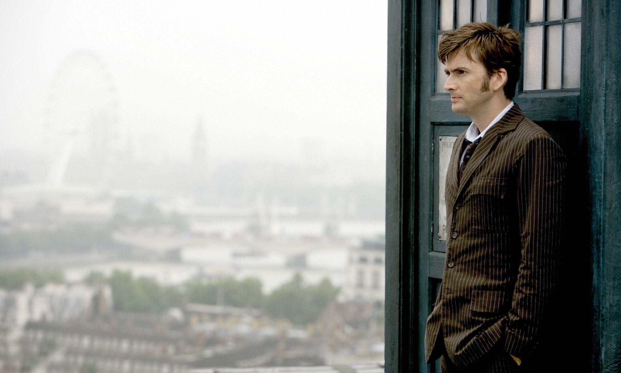 Images For > Tardis 10th Doctor Wallpaper 
 Data-src - Doctor Who Wallpaper David Tennant - HD Wallpaper 