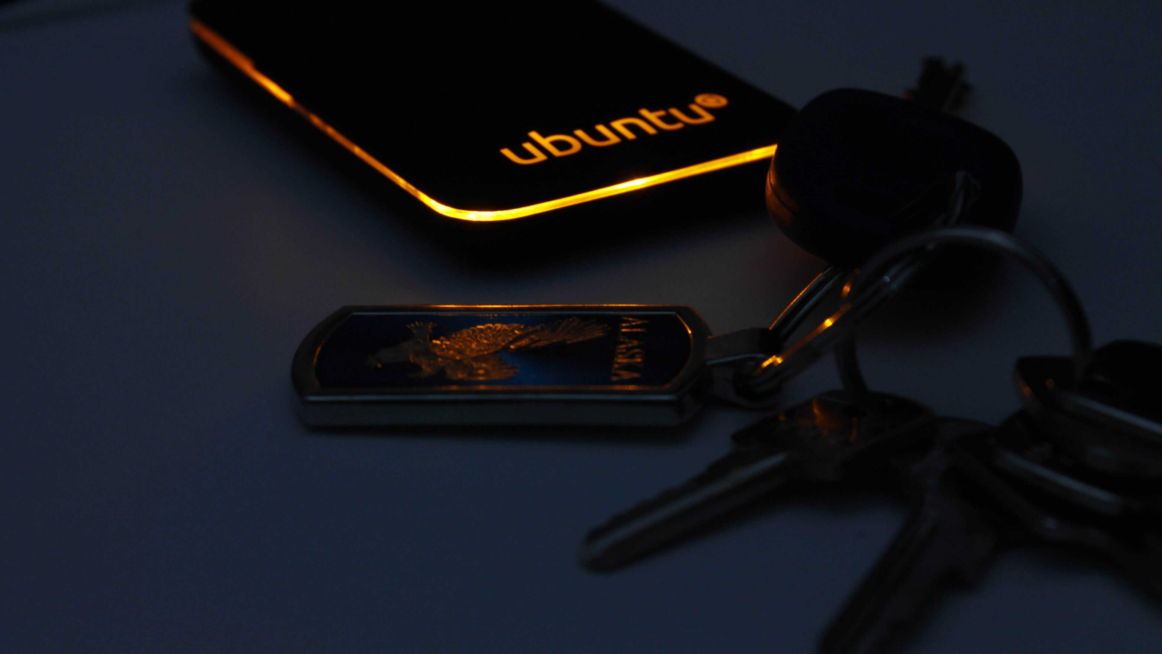 Ubuntu Uhd 4k Wallpaper - Rear-view Mirror - HD Wallpaper 