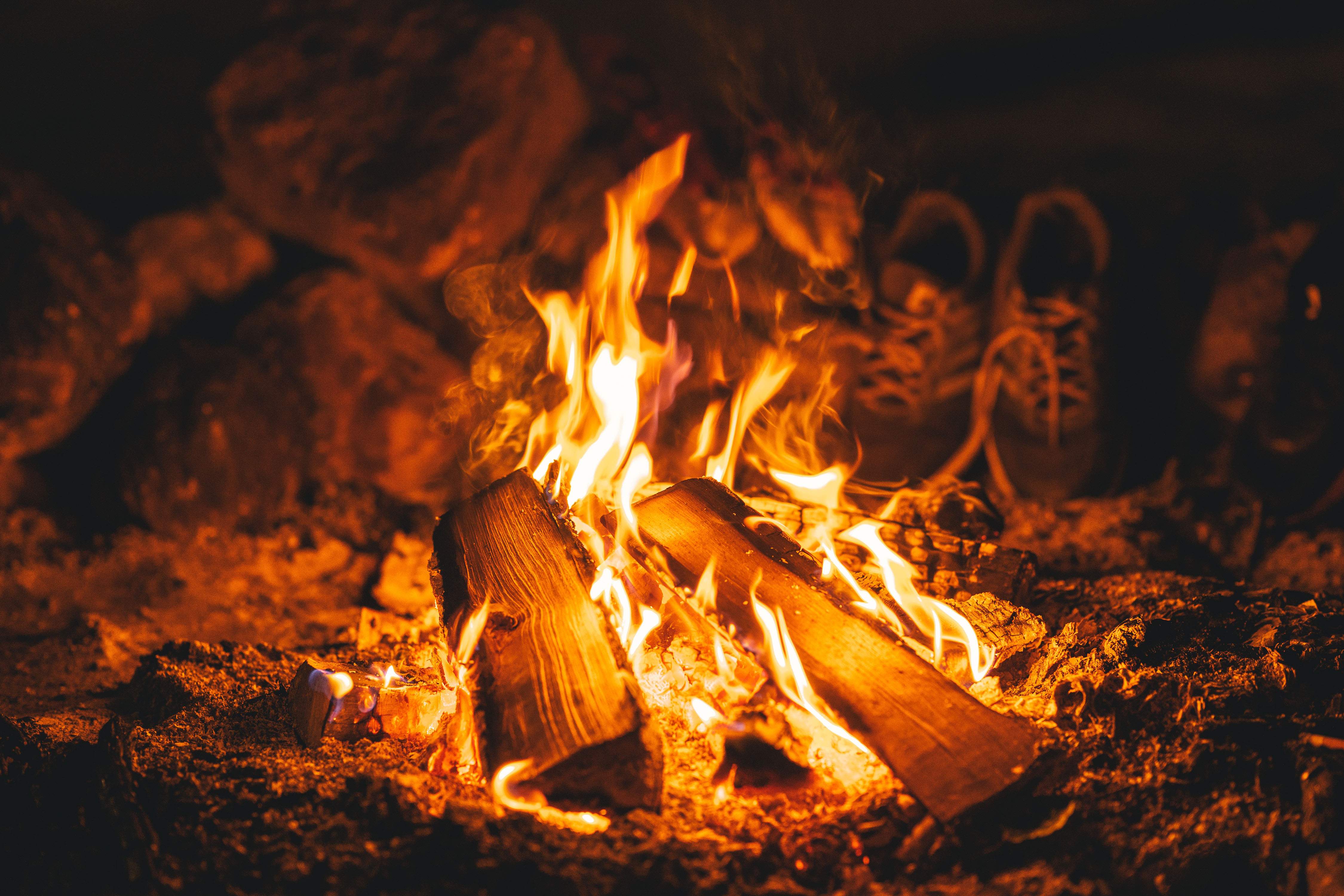 Campfire Wallpaper 4k - HD Wallpaper 