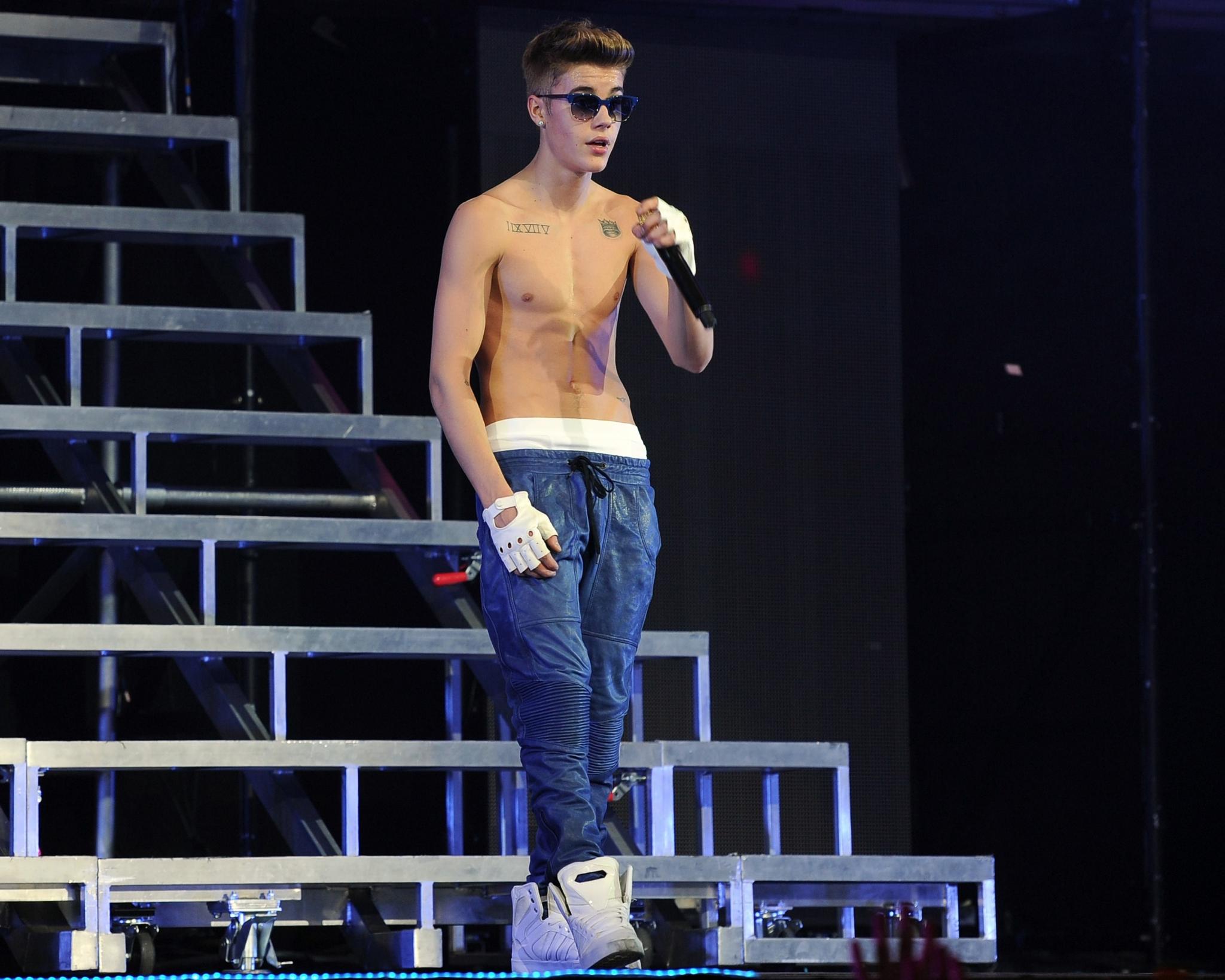 Justin Bieber Wallpaper - HD Wallpaper 