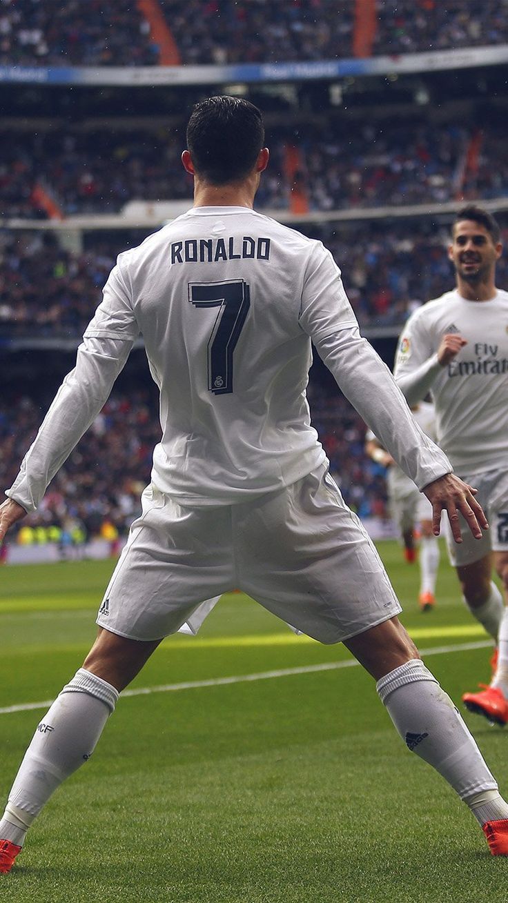 Cristiano Ronaldo Wallpaper - Real Madrid Wallpaper For Iphone 6 Plus -  736x1309 Wallpaper 