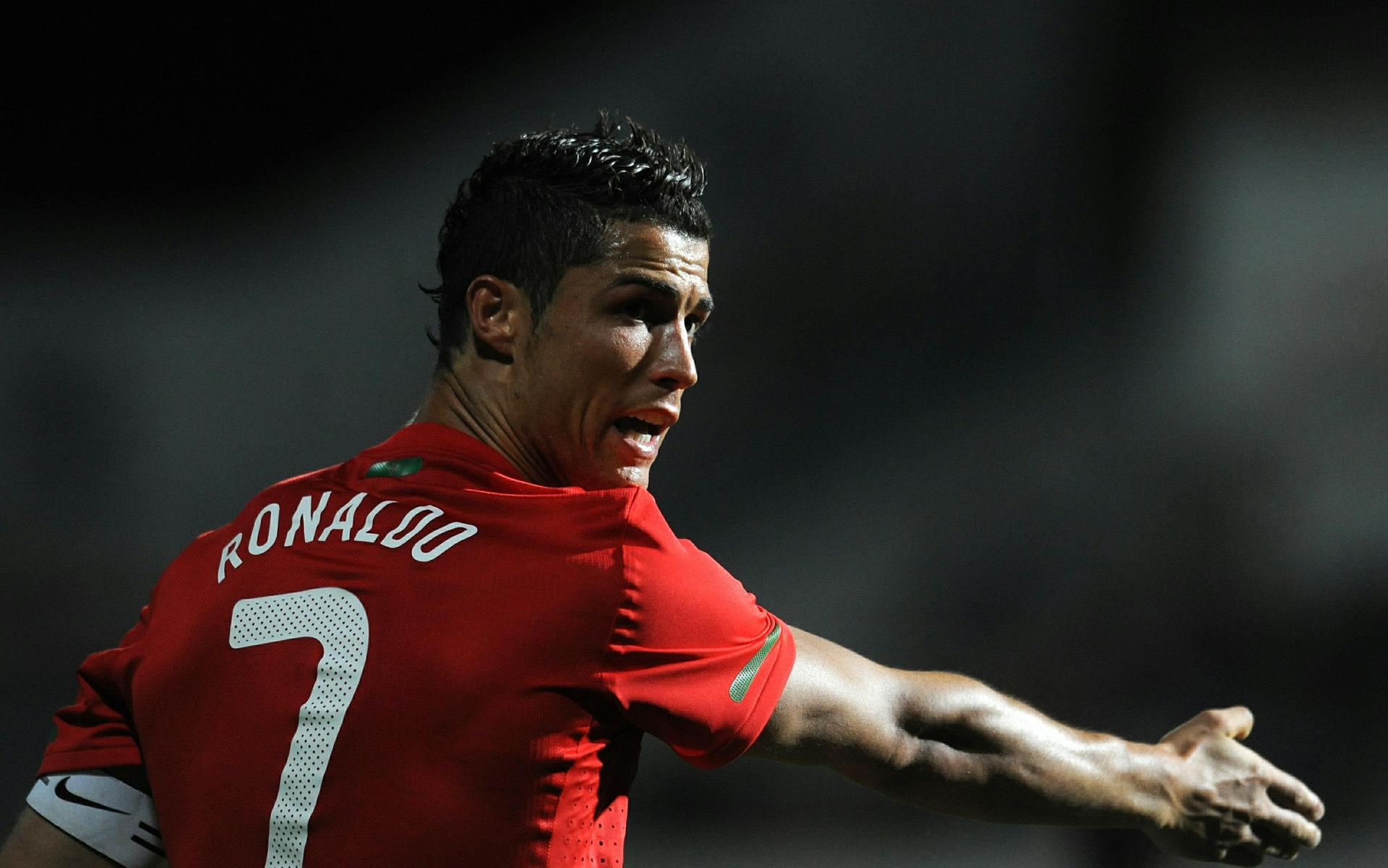 Cristiano Ronaldo Wallpaper - Cristiano Ronaldo Desktop Wallpapers Hd - HD Wallpaper 