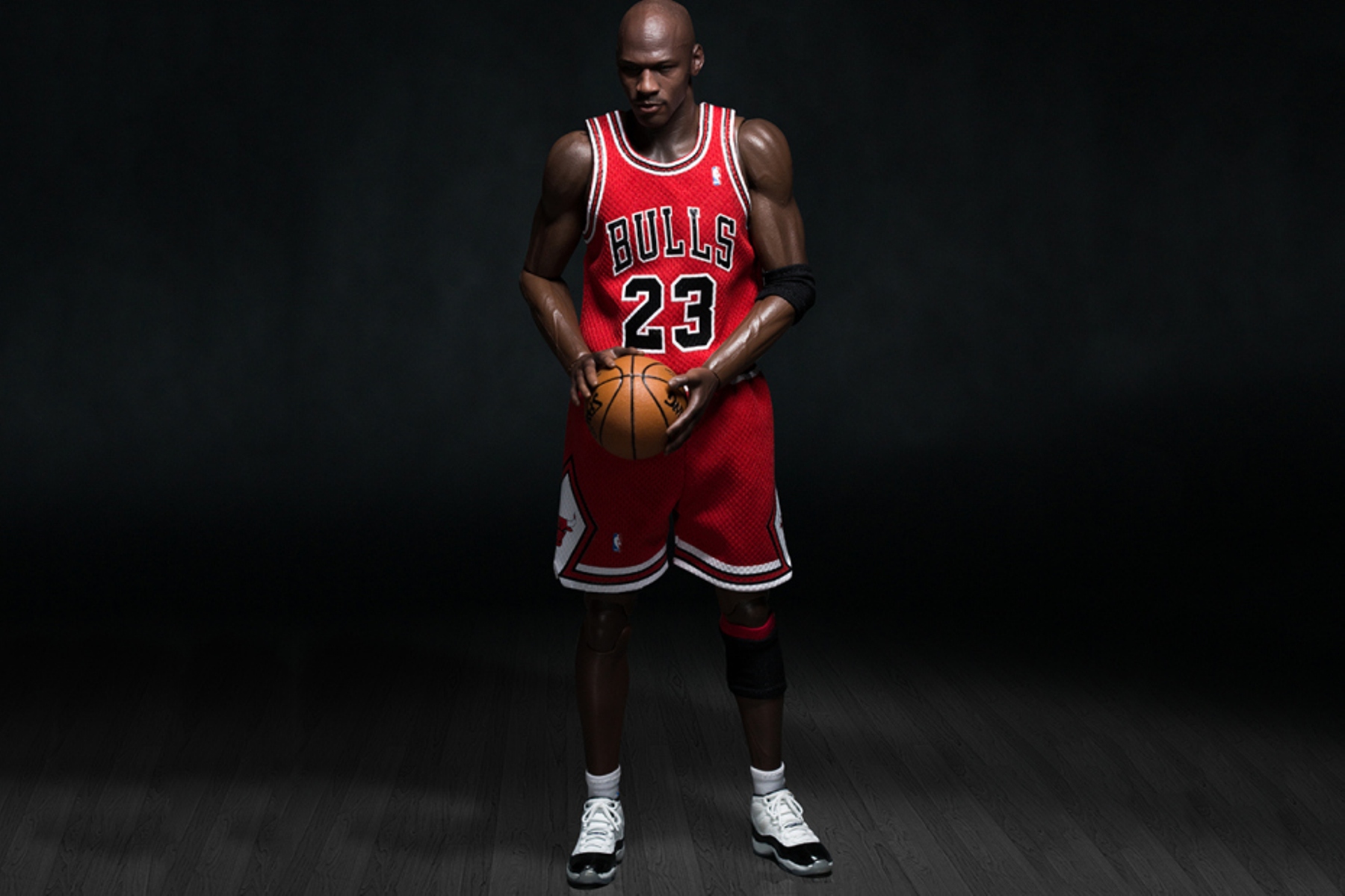 Michael Jordan Wallpaper For Android - Michael Jordan Standing Straight - HD Wallpaper 