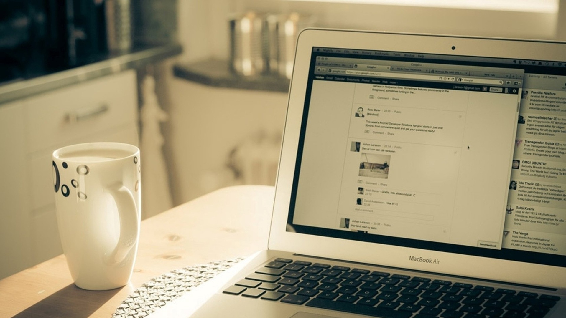 Wallpaper Table, Macbook Air, Apple, Cup, Kitchen, - HD Wallpaper 