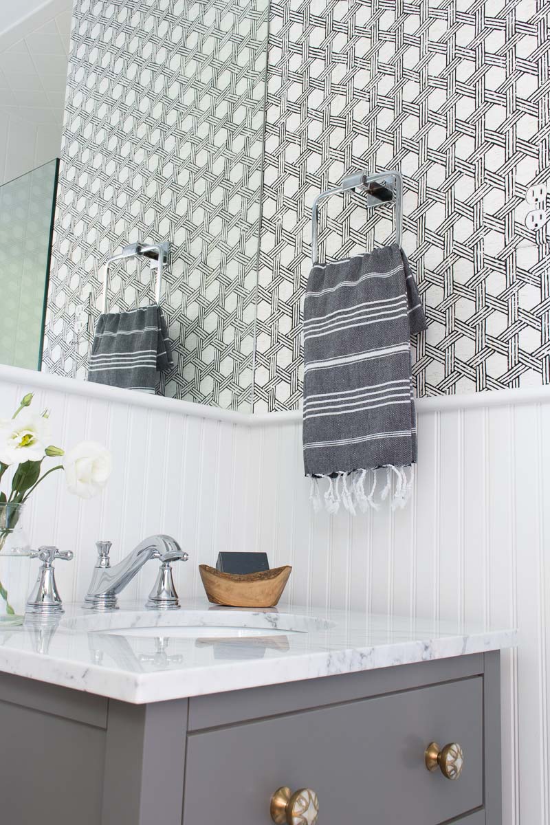 Great Post On Using Wallpaper In Bathrooms With Tips - Hang Hand Towel Hook - HD Wallpaper 