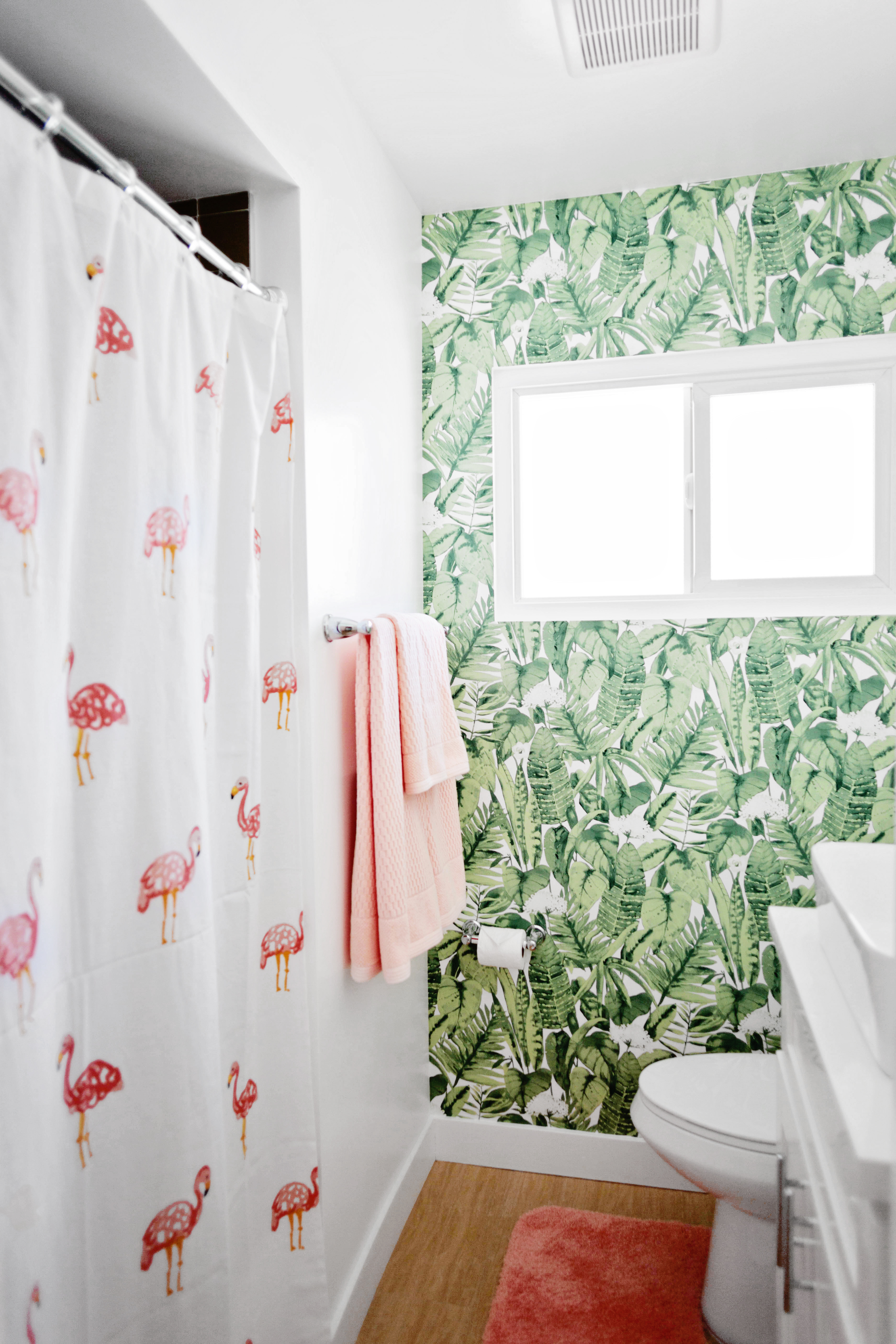 Bathroom Wall - HD Wallpaper 